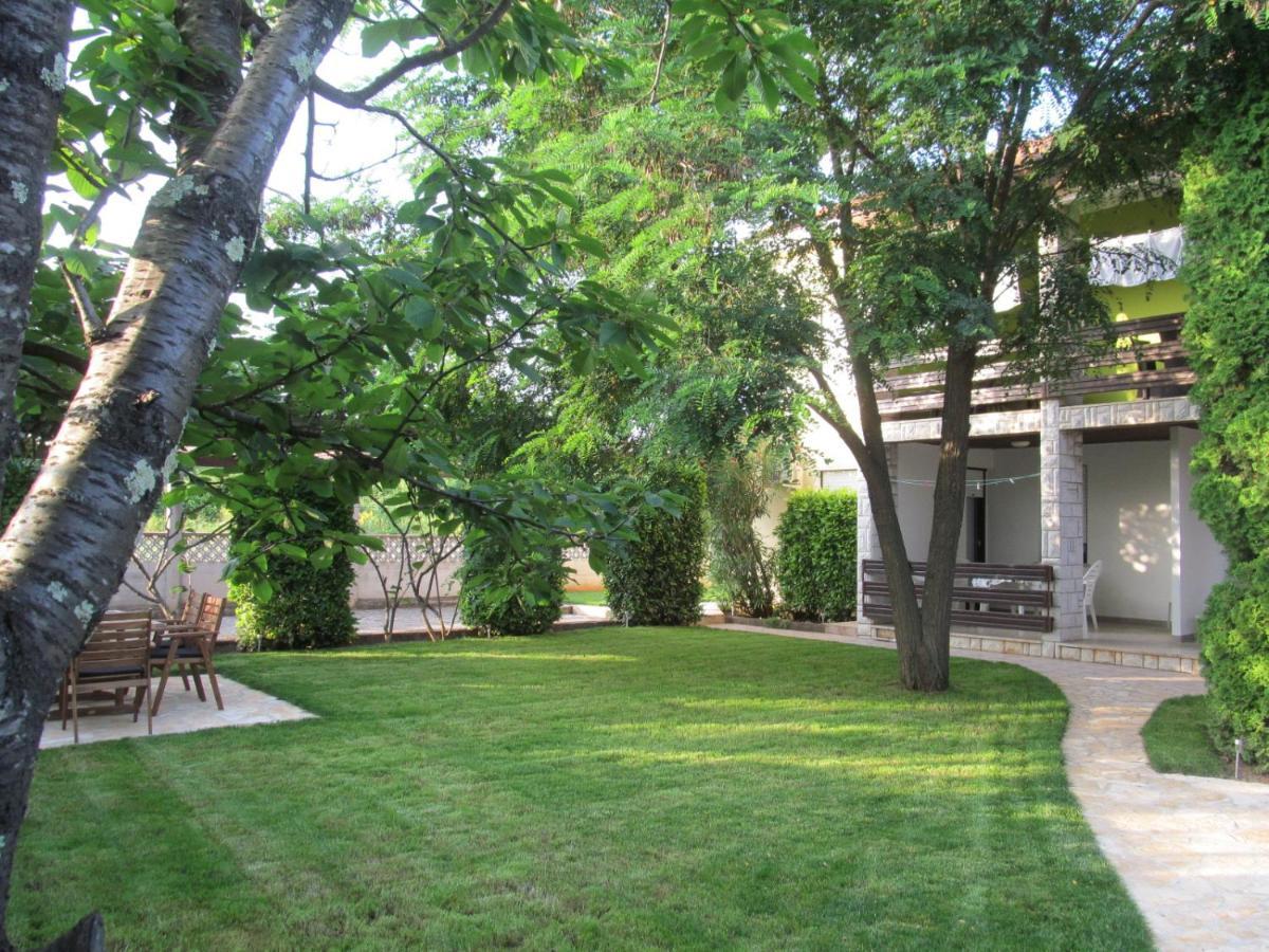 Apartments Zvezdica*** With Garden Zambratija  Extérieur photo