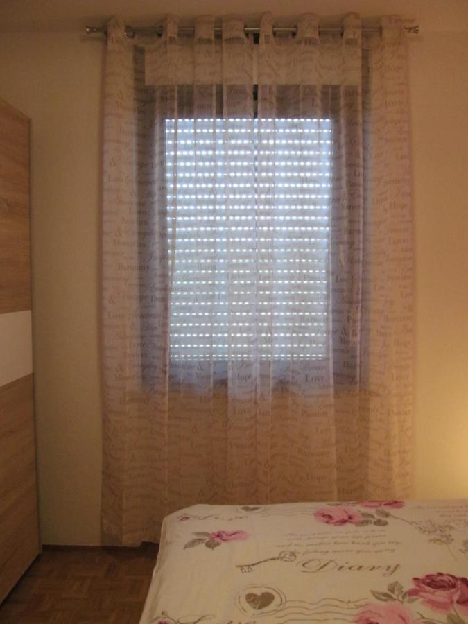 Apartments Zvezdica*** With Garden Zambratija  Extérieur photo